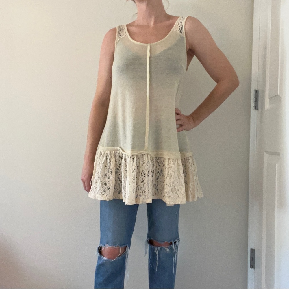 Altar'd State Cream Lace Ruffled Hem Scoop Neck keyHole Slip Dress Small